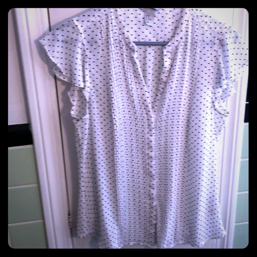 White-spotted V-neck womens shirt